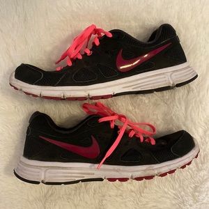 Women’s Nike Revolution 2 Sneakers
